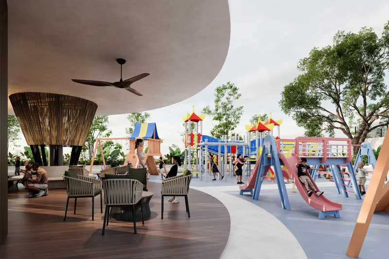 Juegos infantiles junto al pabellón del Kids Club